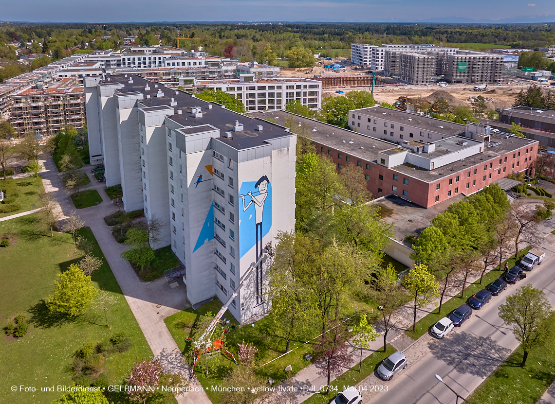 04.05.2023 - Luftbilder vom Alexisqaurtier und Pandion Verde in Neuperlach